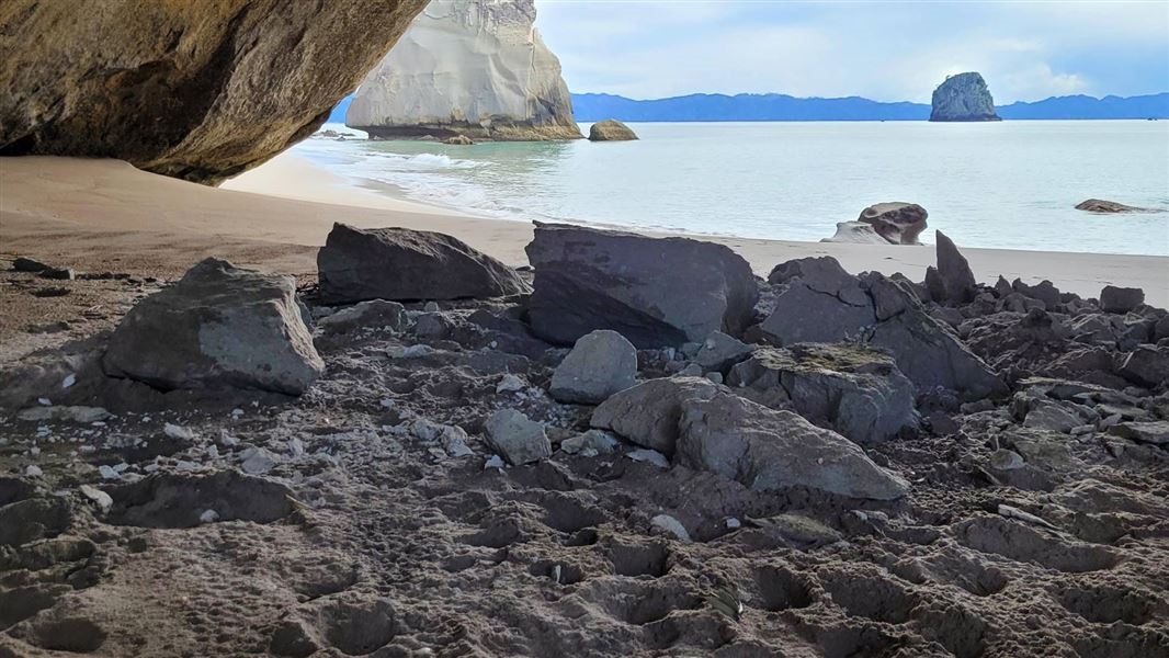 cathedral-cove-rocks-30-aug-1920v2.jpg