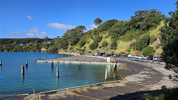 Te Ariki Tahi Sugarloaf.jpg